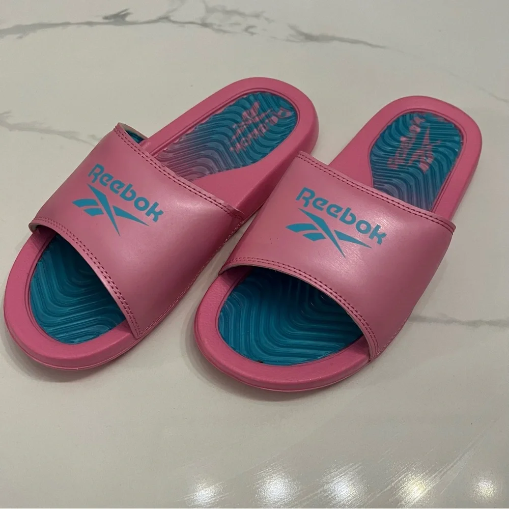 Reebok girls sandals size 4